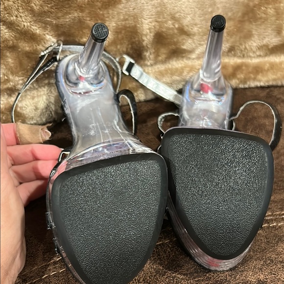 Black Strappy Platform Heels With Roses - Picture 5 of 6